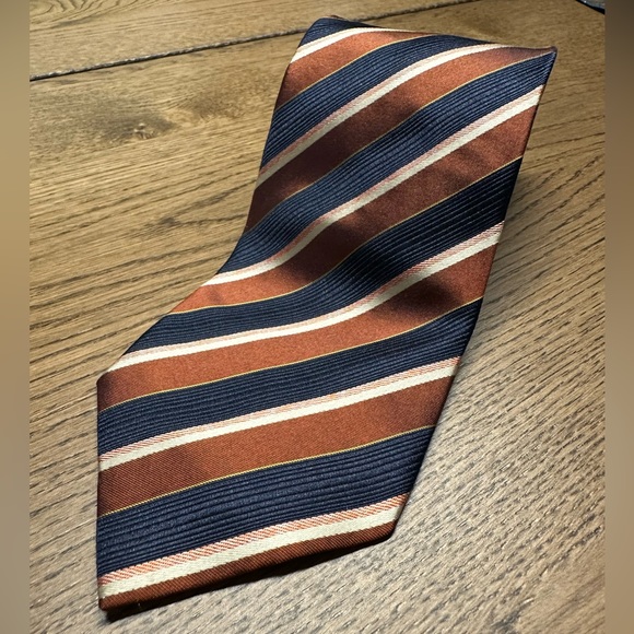 Hugo Boss Silk Tie (Made in Italy) - Picture 4 of 8